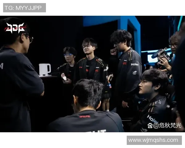 深入分析JDG战队的盯防策略与战术布局在英雄联盟中的应用与影响 深入分析JDG战队的盯防策略与战术布局在英雄联盟中的应用与影响